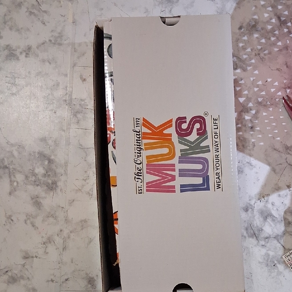 Muk Luks Geometric Pattern Sandals - Picture 5 of 5